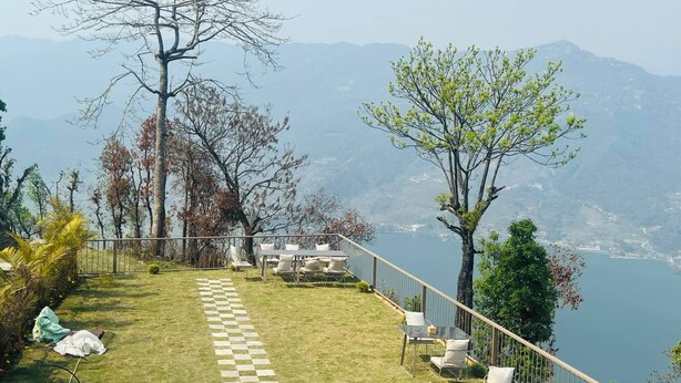 Rooftop terrace - Pumdi Ghar Retreat (Pokhara)