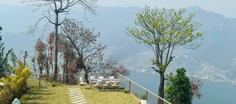 พุมดิ ฆาร์ รีทรีท