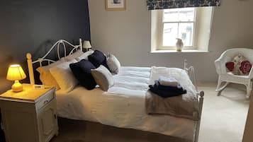 Cottage | 2 bedrooms, iron/ironing board, free WiFi, bed sheets