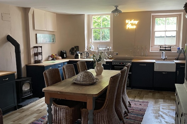 Cottage | Dining
