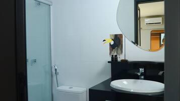 Shower, free toiletries, towels, soap