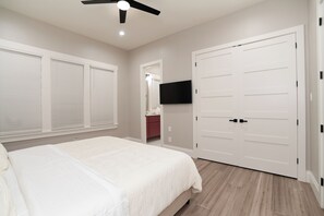 4 bedrooms, iron/ironing board, travel crib, free WiFi