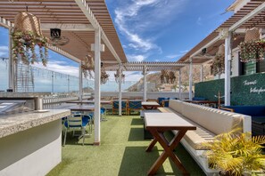 تناول الطعام بالخارج