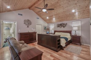 4 bedrooms, desk, iron/ironing board, travel cot