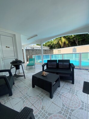 Outdoor pool - un Plongeon à la Villa Mocénéa (Petit-Canal)
