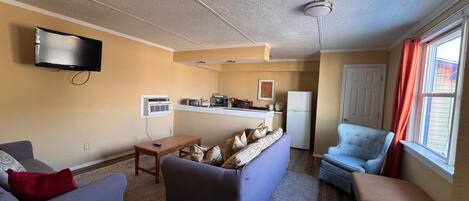 Chambre, plusieurs lits, coin cuisine