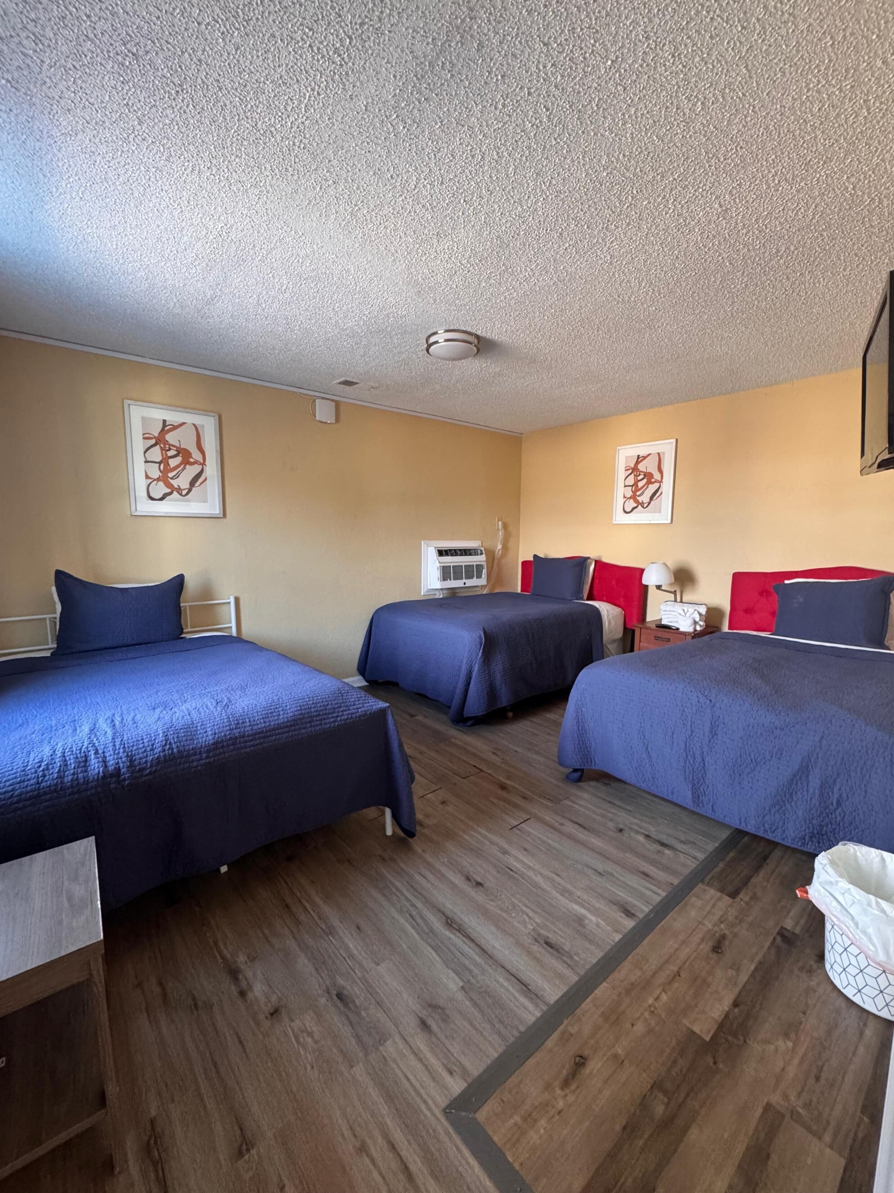 Room, Multiple Beds, Kitchenette | Desk, bed sheets