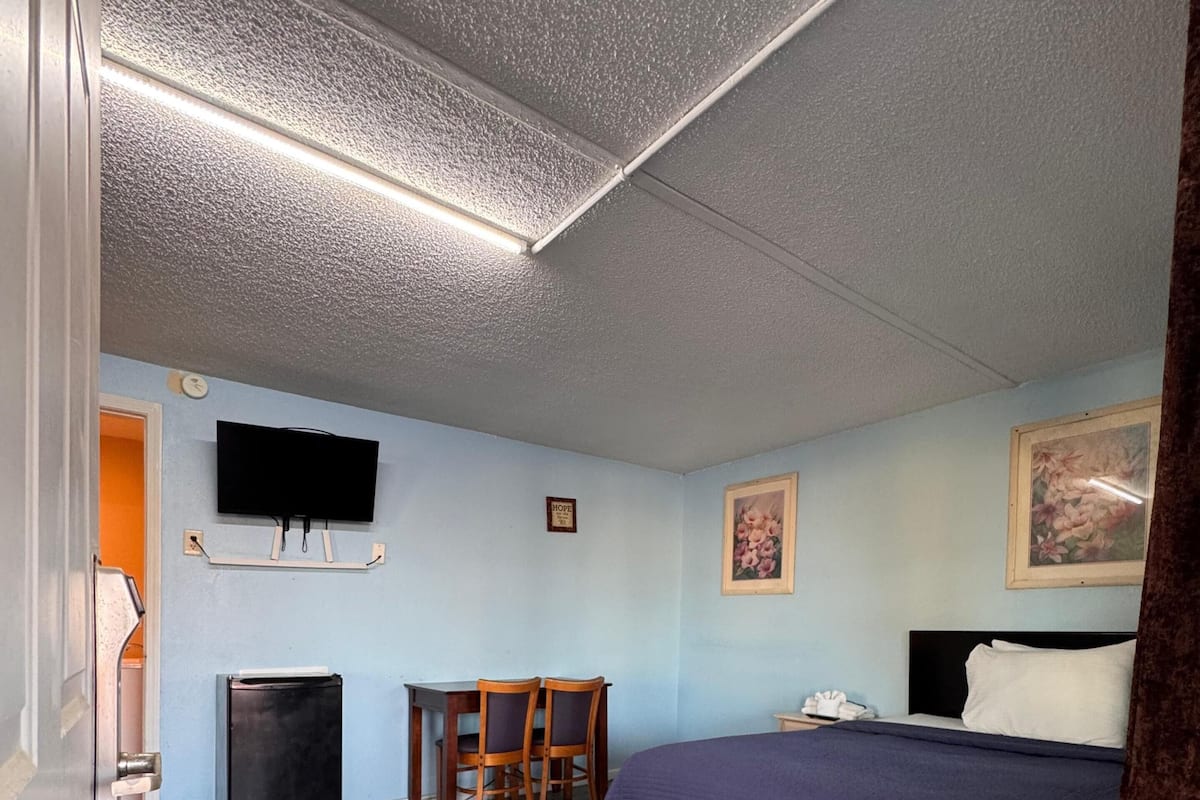 Rum - 1 dubbelsÀng - icke-rökare | Skrivbord och sÀngklÀder