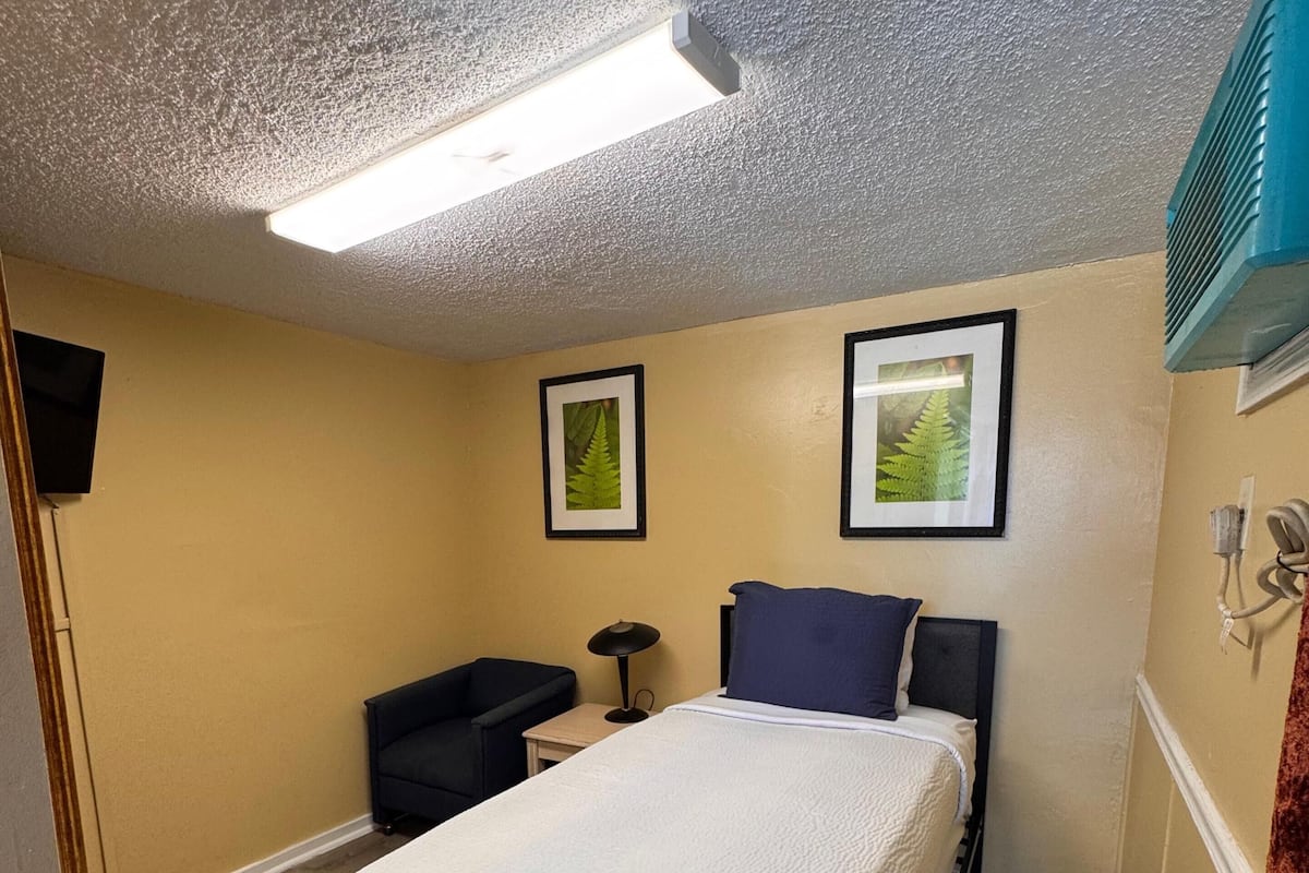 Desk, bed sheets