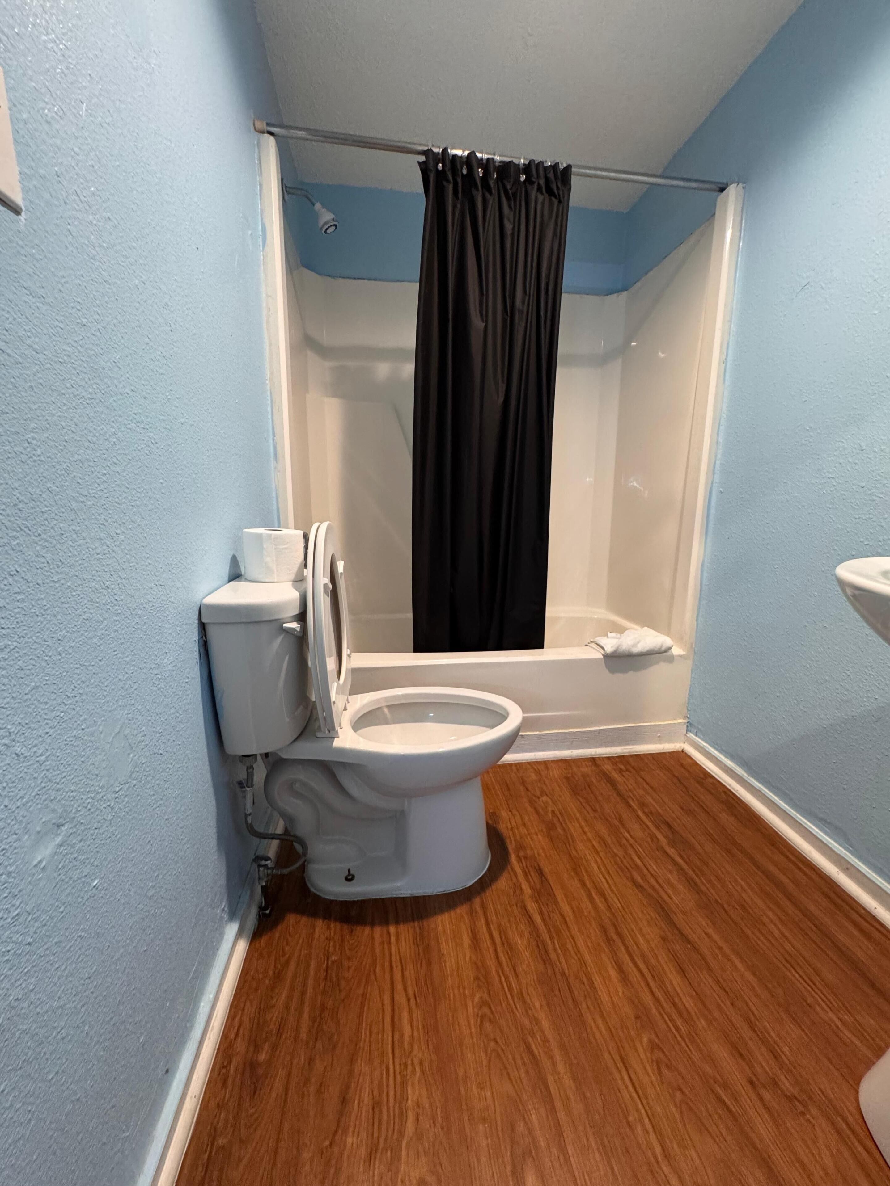Kamar Keluarga, 2 kamar tidur, Bebas Asap Rokok (with 3 Double Beds) | Kamar mandi | Perlengkapan mandi gratis, handuk, sabun, dan sampo