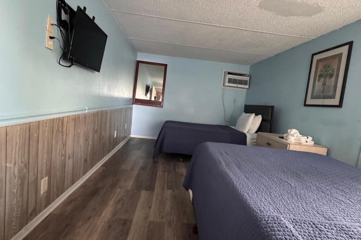 Premium-rum - flera sÀngar | Skrivbord och sÀngklÀder