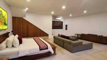 1 bedroom, desk, WiFi, bed sheets