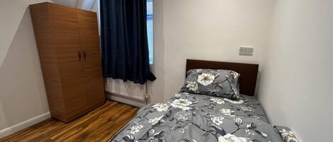 House | 6 bilik tidur, Wi-fi percuma, cadar katil