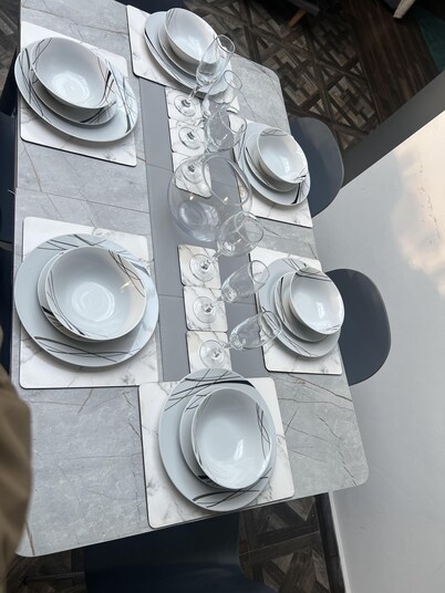 Lovely 6-bed House in Windsor