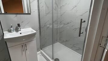 House | Bathroom | Shower, towels