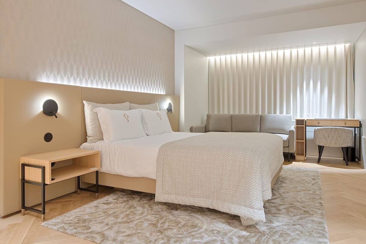 Quarto Queen Superior | Bộ đồ giường cao cấp, két bảo mật tại phòng, màn/rèm cản sáng