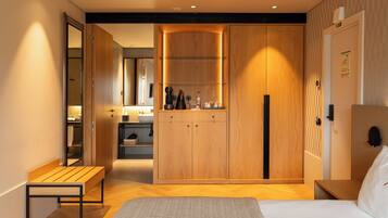Quarto Queen Superior | Hochwertige Bettwaren, Zimmersafe, individuell dekoriert
