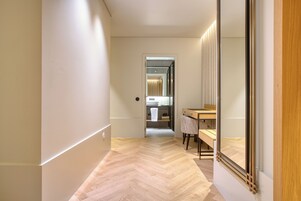 Caja de seguridad en la habitación y decoración personalizada 