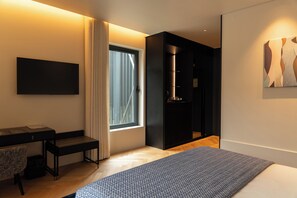 Quarto Duplo Deluxe | أغطية فراش متميزة وخزنة داخل الغرفة وبديكورات فريدة لكل غرفة