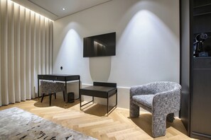 Quarto Duplo Deluxe | In-room safe, individually decorated, individually furnished, desk - Palatial Suites (Braga)