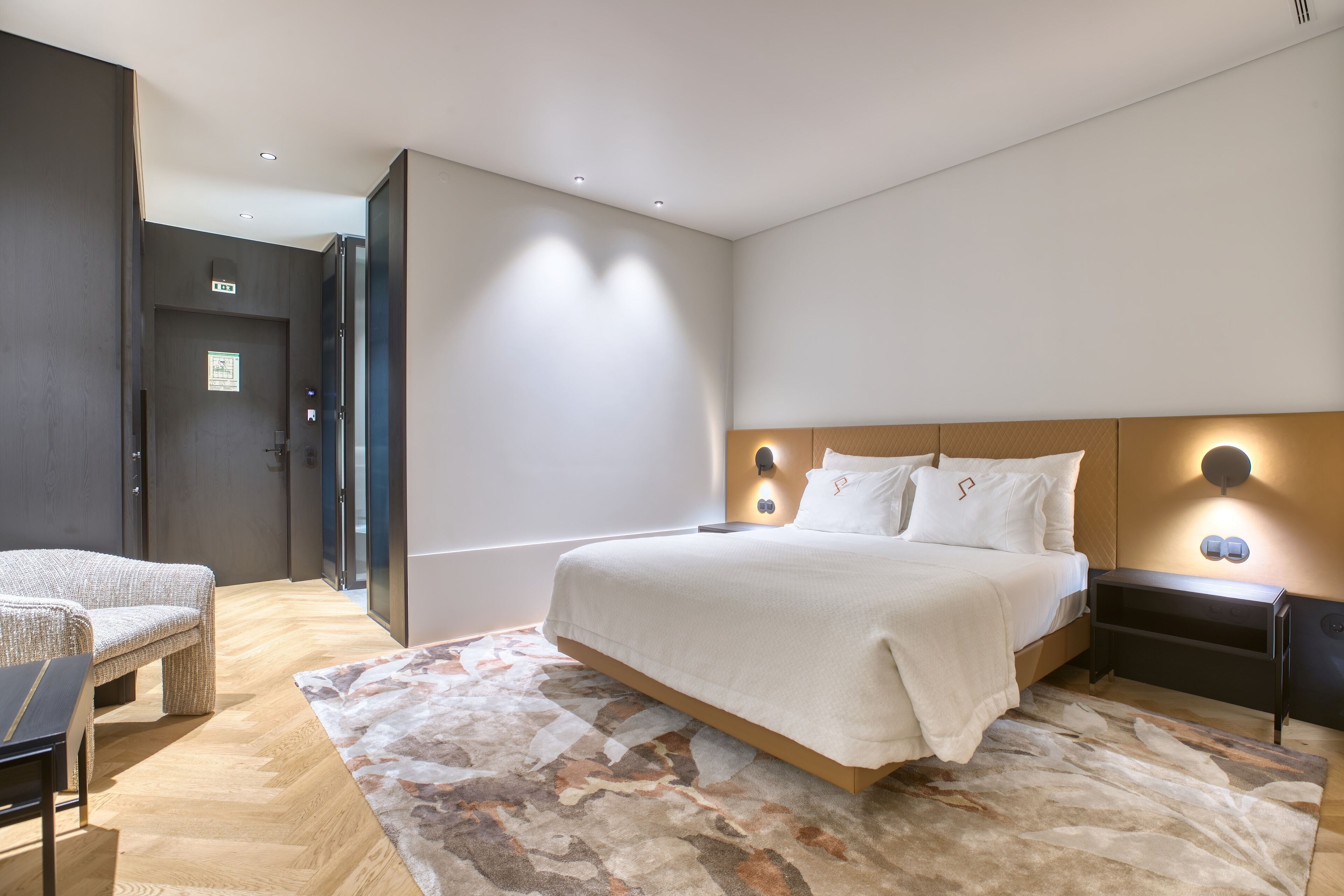 Quarto Duplo Deluxe | 客房内保险箱、特色装修、特色家居、办公桌