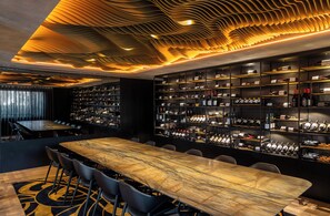 Breakfast, lunch and dinner served - Palatial Suites (Braga)