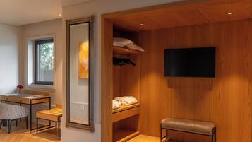 Quarto Queen Deluxe | Hochwertige Bettwaren, Zimmersafe, individuell dekoriert
