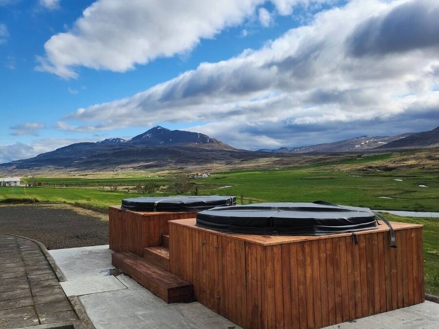 Tina de hidromasaje al aire libre