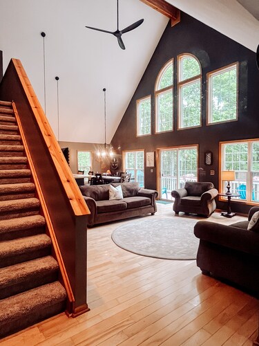 Golf & Ski Oasis - short drive to Torch Lake.