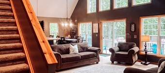 Golf & Ski Oasis - short drive to Torch Lake.