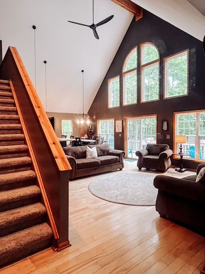 Golf & Ski Oasis - short drive to Torch Lake.