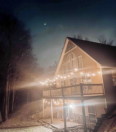 Golf & Ski Oasis - short drive to Torch Lake.