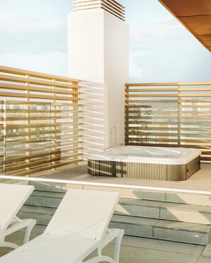 Superior Duplex, 4 Bedrooms, Terrace, Sea View (Rooftop)