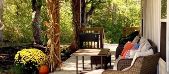 Pretty Cabin next to Dale Hollow State Park, with Boat Parking, 1 mile to Marina
