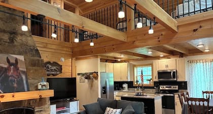 Cabin has Boat Parking right next to Dale Hollow State Park Entrance Golf-Course