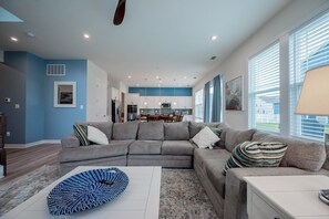 Smart TV, books - Ocean View Beach Club, Sleeps 12, 4 Bed, 4 full bath, Clubhouse Access, Low Fees (Clarksville)