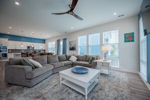 Smart TV, books - Ocean View Beach Club, Sleeps 12, 4 Bed, 4 full bath, Clubhouse Access, Low Fees (Clarksville)