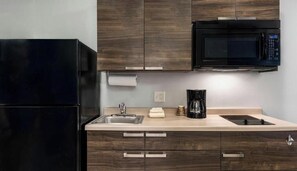 Fridge, microwave, stovetop, coffee/tea maker - Cozy 1-bedroom hotel in delightful Huntersville up to 2 people (Huntersville)