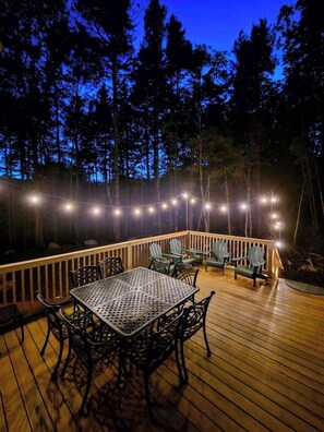 Outdoor dining - Carriage Road Cottage- Walk to Jordan Pond House (Seal Harbor)