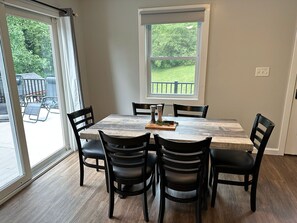 Dining - Heart of Amish Country - Paradise Cottage (Paradise)