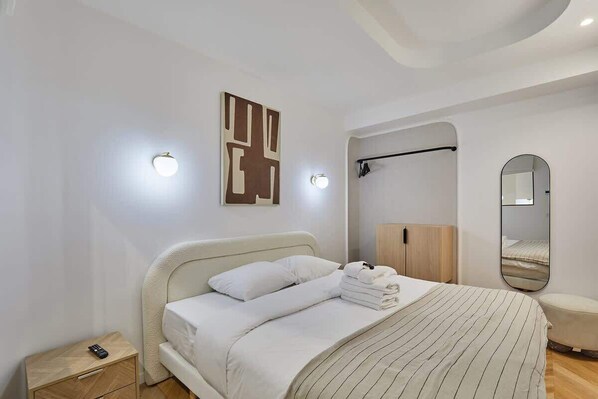 4 bedrooms, desk, iron/ironing board, free WiFi