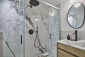 Shower, hair dryer, towels