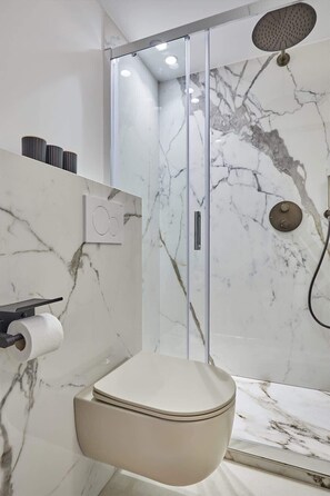 Doccia, asciugacapelli, asciugamani