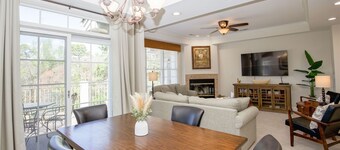 NEW LISTING - Spacious and Luxurious 2BR Condominium (WITH X2 DOUBLE BEDS IN EACH BEDROOM) Located in the gated community of Pinehurst National No. 9 with views of the 5th and 6th holes at Pinehurst National No. 9.