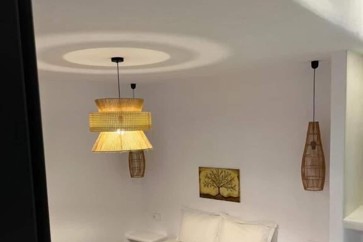 Cave Anemos | Individually furnished, soundproofing, iron/ironing board, free WiFi