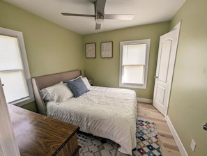 2 bedrooms, iron/ironing board, travel cot, free WiFi