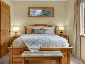 3 Schlafzimmer, Schreibtisch, Bügeleisen/Bügelbrett, Reisekinderbett