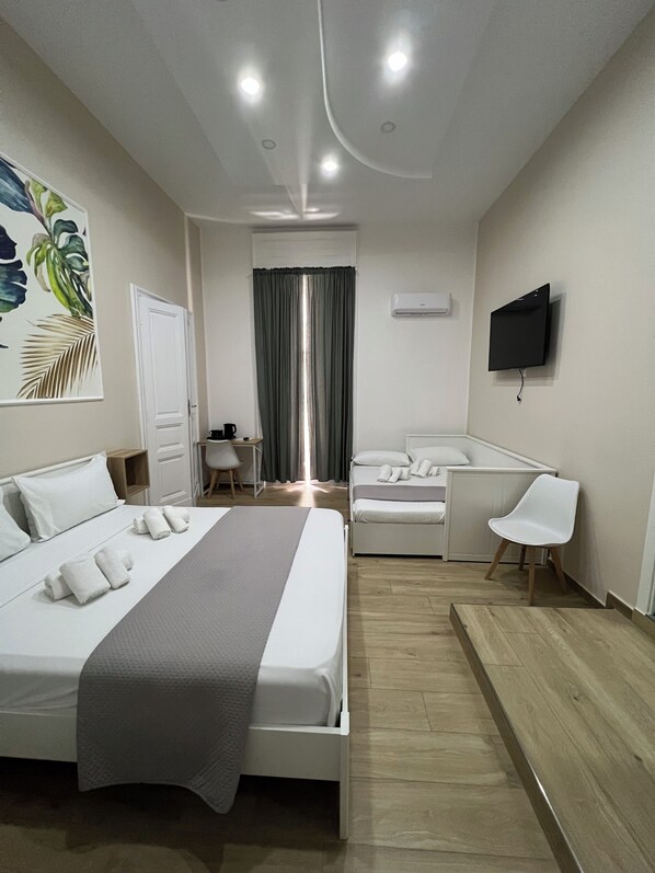 Habitación familiar | Caja fuerte, escritorio, cortinas opacas y sistema de insonorización