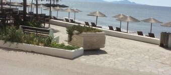 FANIA 2 ROOMS IN FRONT OF THE SEA