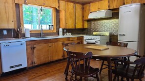 Maison Standard, 2 chambres, non-fumeurs, cuisine | Cuisine privée | Réfrigérateur, micro-ondes, four, plaque de cuisson